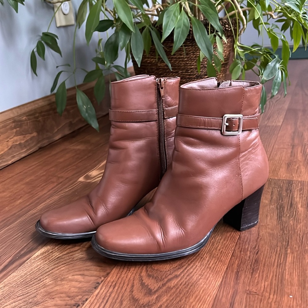 Cognac color chunky heal bootie
